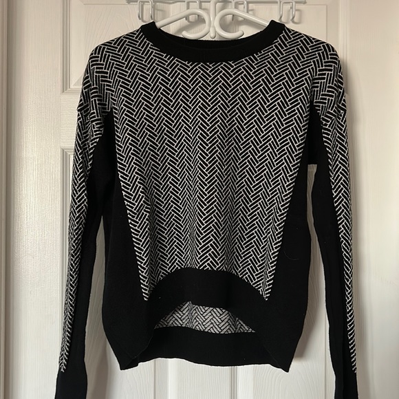 Lululemon sweater - Picture 1 of 3